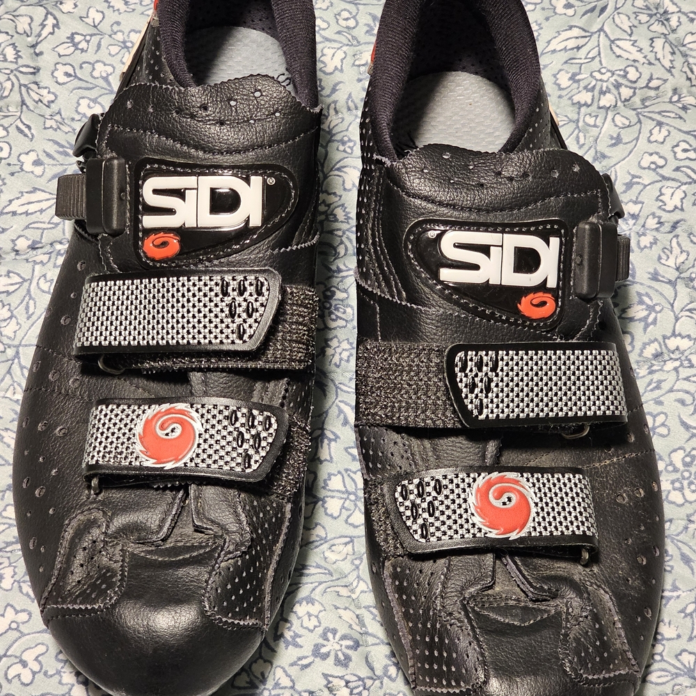 Black Cycling Shoes